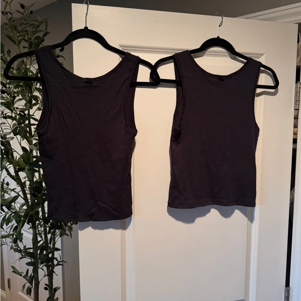 SKIMS Bundle 2 crop tanks - Picture 5 of 5